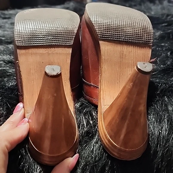 Connie Women's Red Heeled Mules. Lightly Used. Size 8M. - Picture 7 of 8